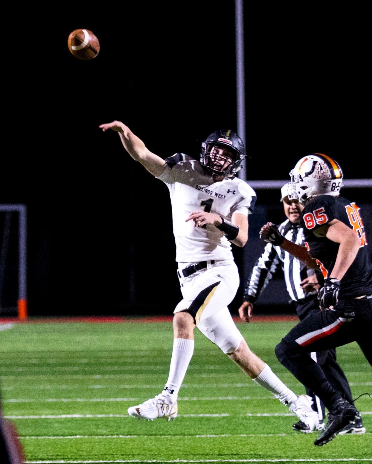 100419-spt-WestVsSeniorFootball13msc.jpg